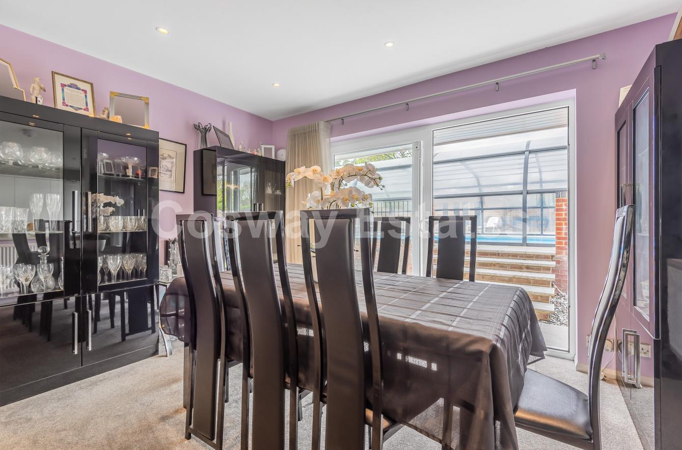 Maxwelton Close, Mill Hill